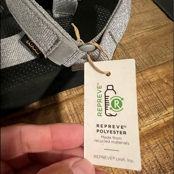 Teva Flatform Sandals - NWT (wmns 5/6) - Picture 12 of 16